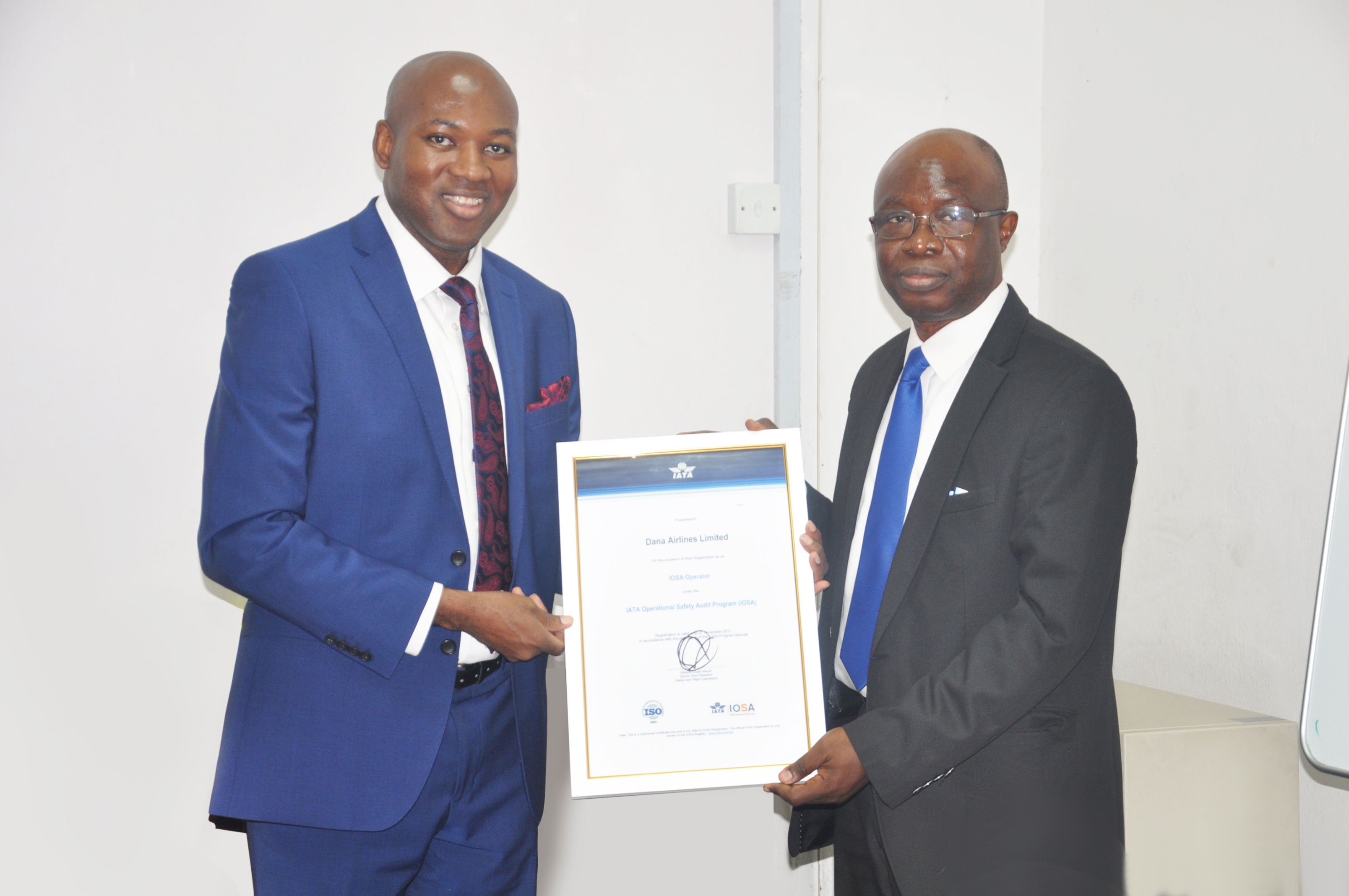 L-R Mr Obi Mbanuzuo, Dana Air Chief Operating officer, receiving the IGOM certificate from Dr Samson Fatokun, Area Manager, (South West) International Air Transport Association(IATA), recently in Lagos