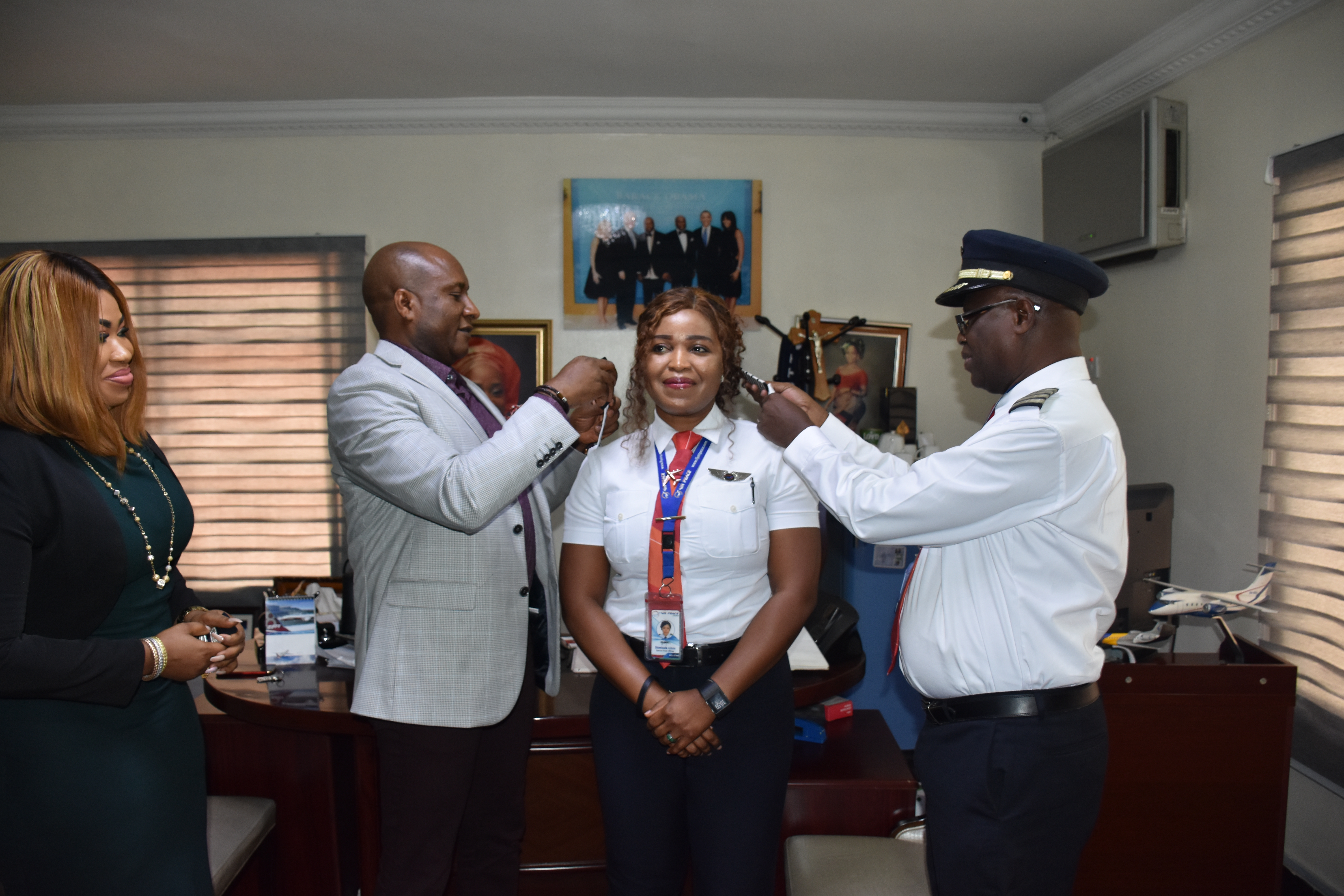 Air Peace first female Captain, Sinmisola Ajibola being decorated with her new rank by the airline’s Chairman/Chief Executive Officer, Mr. Allen Onyema (2nd left) and Director of Flight Operations, Capt Wellington Eyimina while the Chief Operating Officer, Mrs. Oluwatoyin Olajide looks on