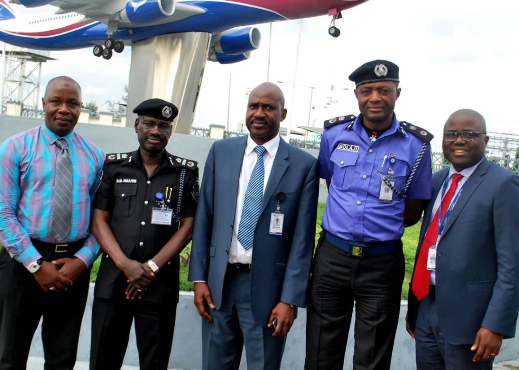 (L-R) – Arik Air’s Chief Pilot, Captain Abdullahi Mahmud; Assistant Inspector General of Police (AIG), Airport Command, Danjuma Ibrahim; Arik Air Senior Vice President Operations, Captain Adetokunbo Adekunbi; Commissioner of Police, Airport Command, Bolaji Fafowora and Arik Air Chief Finance Officer, Ayodeji Ilesanmi durin the visit of the new AIG to Arik Air head office in Ikeja, Lagos.