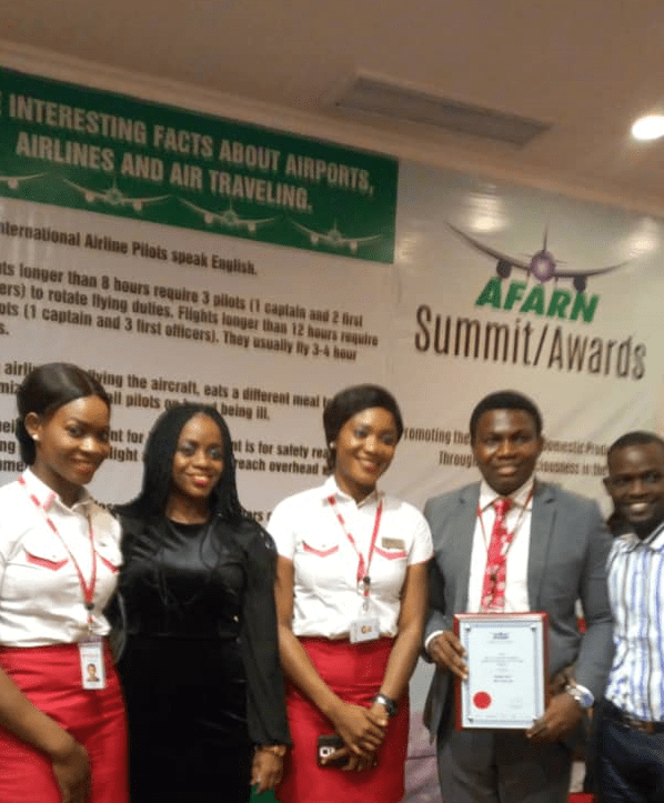 Media and Communications Manager of Dana Air, Kingsley Ezenwa (Second right) with the Dana Air crew at the AFARN Summit and Awards where the airline bagged the award for the Best Customer Friendly Domestic Airline 2018 in Lagos recently.