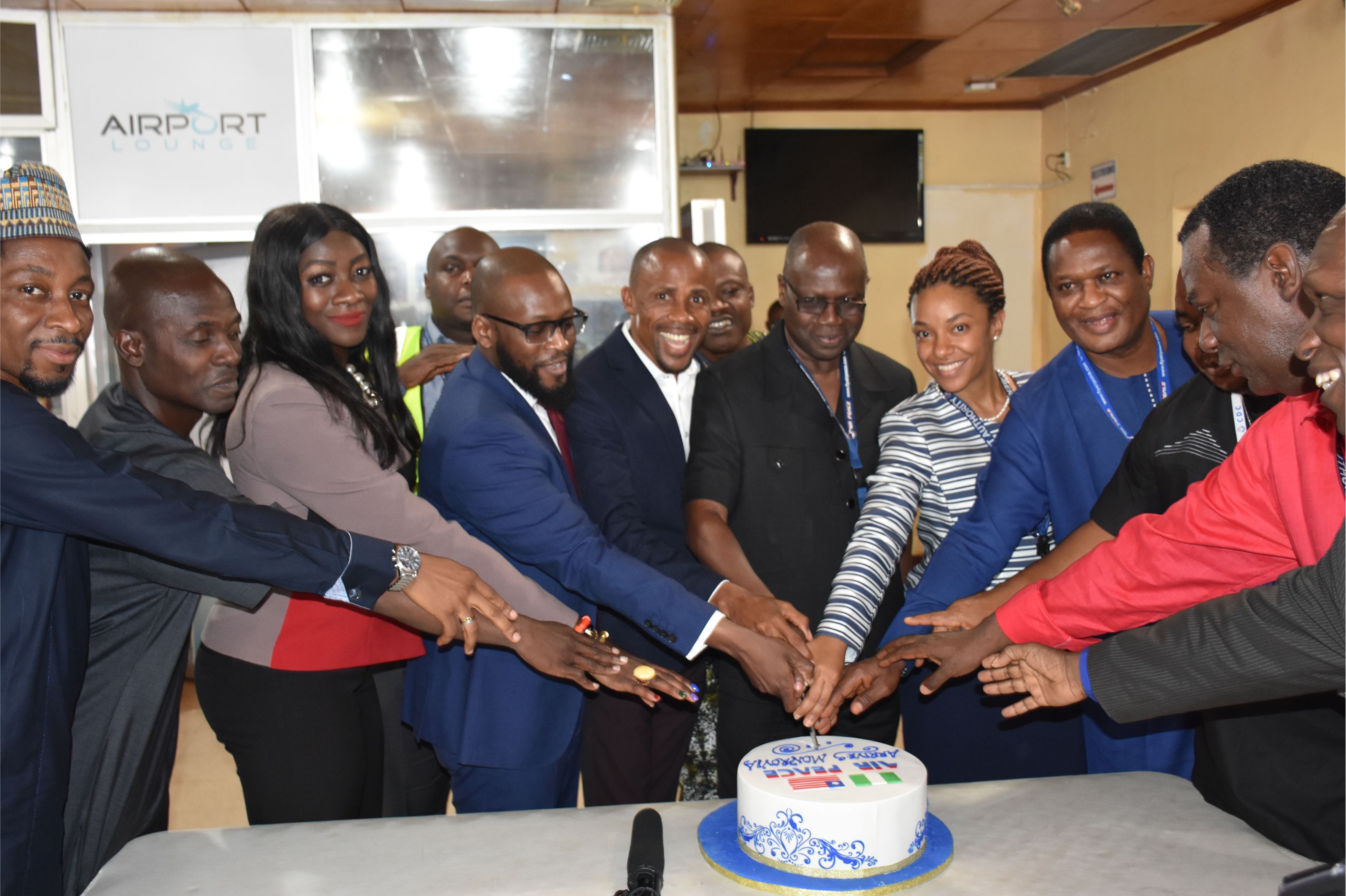 Air Peace Corporate Communications Manager, Mr. Chris Iwarah (6th left), Director of Flight Operations, Capt. Wellingotn Eyimina (6th right), Safety Manager, Capt. Godfrey Ogbogu (4th right), Cabin Services Manager, Florence Opia (3rd left), Chief Security Officer, Mr. Monsuru Akinbola (2nd left), IT Infrastructure Officer, Mr. Emmanuel Nwankwo (left), Team Lead Commercial, Mr. Ugonna Agubuokwu (4th left), Deputy Managing Director for Technical Services, Liberia Airport Authority, Paula Fares Harvey (5th right) and other guests cutting the cake to mark Air Peace’s inaugural flight out of Abuja, Lagos and Accra intoRoberts International Airport, Monrovia, Liberia on Monday