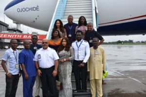 Air Peace Chief Pilot, Capt. Victor Egonu (3rd left), Chief Operating Officer, Mrs. Oluwatoyin Olajide (4th left), Senior First Officer Emmanuel Iwhiwhu (5th left) and other staff moments after the carrier’s second Boeing 777 operated by Egonu and Iwhiwhu touched down at the Murtala Mohammed International Airport, Lagos at the weekend