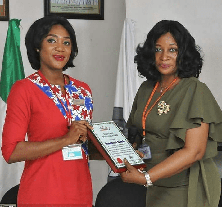 L-R Ifeoma Adaka of Dana Air receiving the Cabin Crew Excellence Award from the Cabin Services Manager of Aero Contractors, Kudirat Bello at the Cabin Crew Fair in Lagos recently.